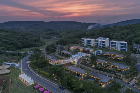 願景·詩集嶺野奢狩獵飯店