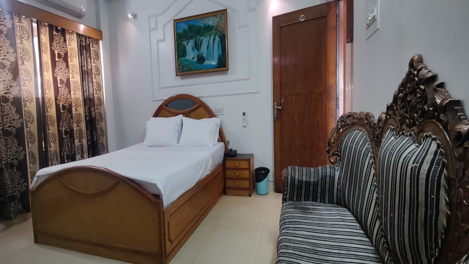 Hotel Purohit Sindhi Camp