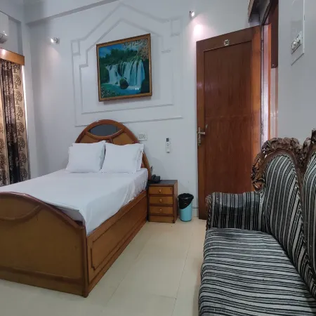 Hotel Purohit Sindhi Camp