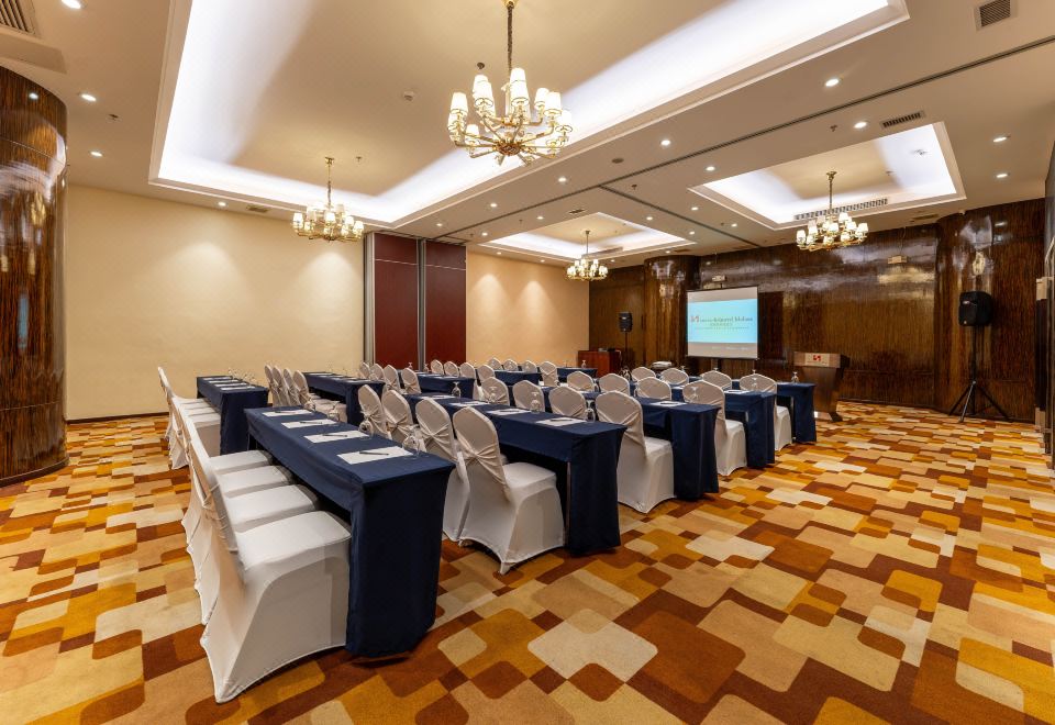 Swiss-Belhotel Blulane의 레스토랑 모습