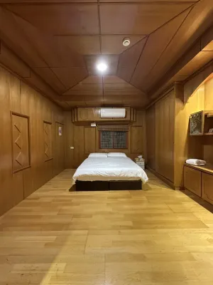 Economy Class Hostel