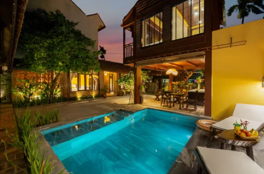 會安牛仔別墅，帶游泳池和燒烤花園。