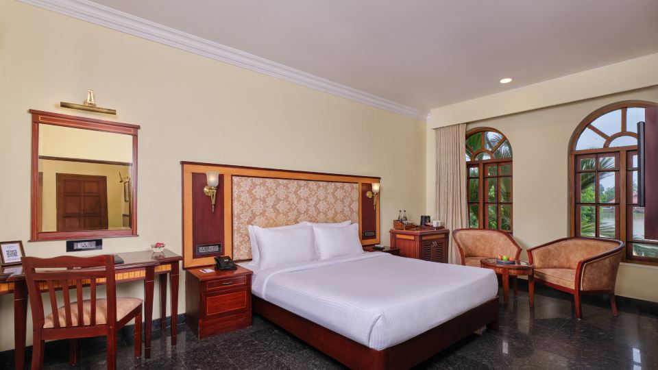 Sterling Lake Palace Alleppey