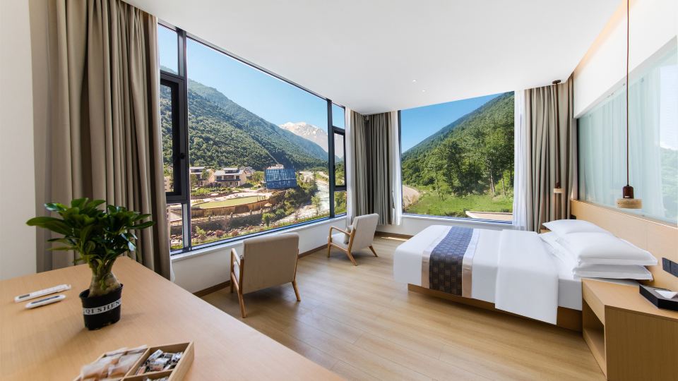 Kangding Cave Hot Spring Hotel