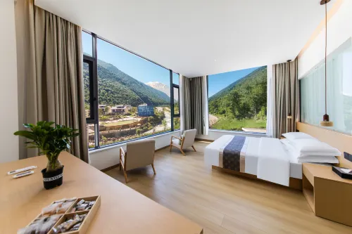 Kangding Cave Hot Spring Hotel