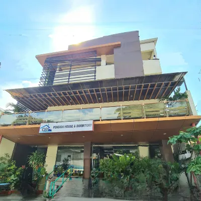 戈蘭豪宅公寓及宿舍 鄰近卡爾邦市場的酒店