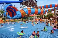 Banlv Scenic Resort Apartment (Wuchuan Loong Bay Desas Water World) - Strand