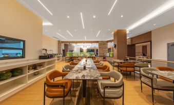 Redboer International Hotel along the River