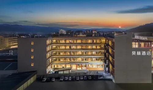 Morning Hotel (Abazhou Ngawa)