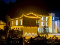 Shambhala Perched Peaks Courtyard Hotel (Zhangjiajie National Forest Park) Hotels near Yibudengtian