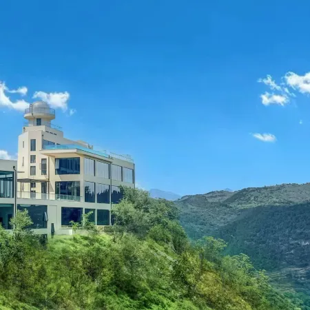 Yunjie Qingsongling Resort Hotel