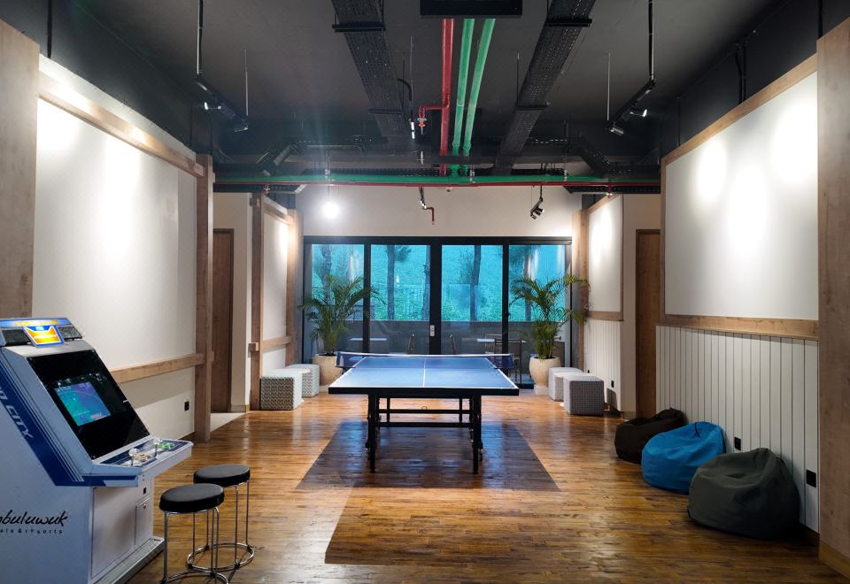 잠불루욱 브로모 외경