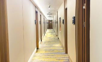 Changshouli Premium Hotel (Changshou Road Metro Station Branch)