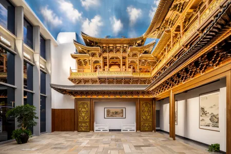 Landmark Family Hotel Отели рядом с достопримечательностью «The Gate of the Orient»