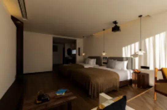 Shangri-La Moye Xingyu Designer Oxygen Manor Hotels near Xianggelila Gao Mountain Botanical Garden