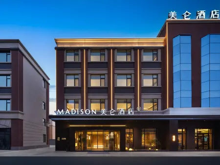 Madison Hotel Tashkurgan Отели рядом с достопримечательностью «Pamirs Plateau»