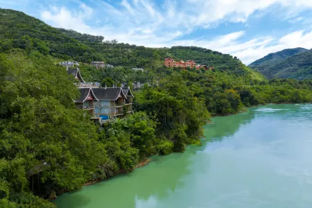 Jadeer · Jinghong Collection ｜Baitinai Rainforest Secret Villa Отели рядом с достопримечательностью «Menghanman Tingfota Temple»