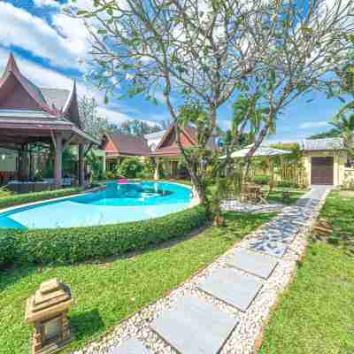 Himmaphan villa, next to BEACH & cafes, with staff Hotel Exterior