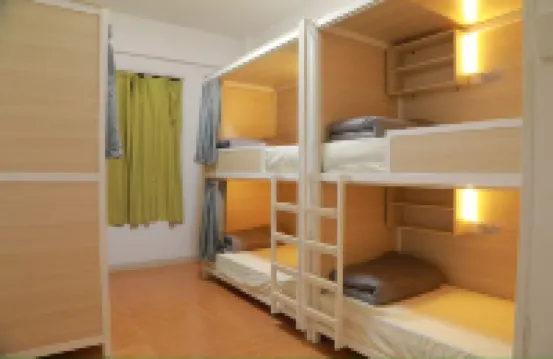 拾野青年旅舍（珠海情侶中路日月貝大劇院店）