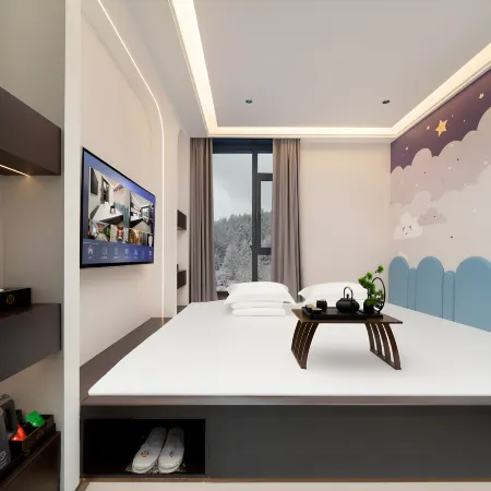 Xuexiang Ruixue Yunting Hotel