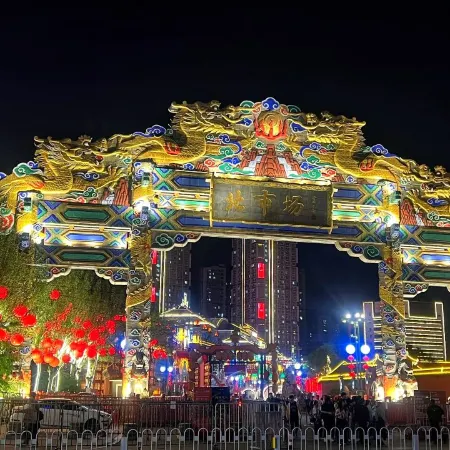 Romantic Season Hotel (Shenyang Middle Street Imperial Palace and Commander Zhang's Mansion)