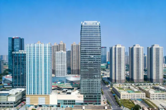 Fairfield by Marriott Xinkai Plaza Hotels near Thousand Lantern Lake Park