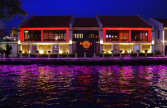 Heeren House by Amerald Group