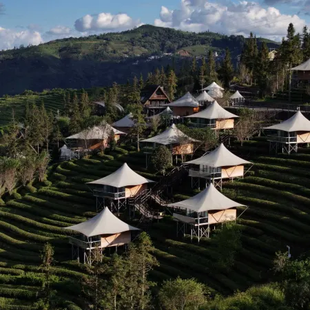 Yixiangshan Camp and Banshan Hotel