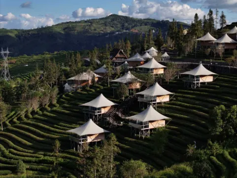 Yixiangshan Camp and Banshan Hotel