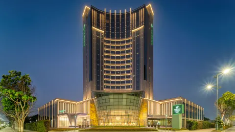 Holiday Inn & Suites Jiaxing Hangzhou Bay in Pinghu