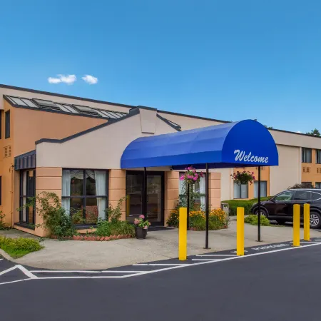 All Seasons Inn & Suites Smithfield Providence