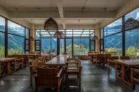 Lanshan · Baiyunli · Xueshan Xinglai Hot Springs Vacation Apartment (Hailuogou Glacier Forest Park) - 4성급