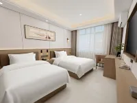 Bojing Yunting Hotel (Jinghe Jinshashan Pedestrian Street)