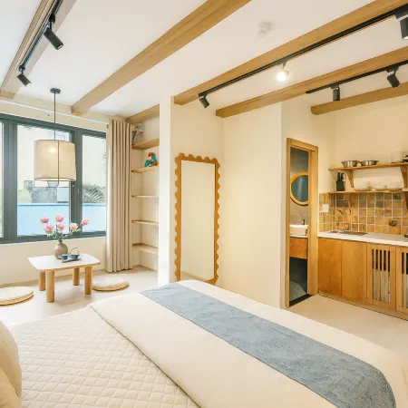 VEQUE French Quarter Residence Отели рядом с достопримечательностью «Тюрьма Хоало»