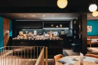 Uma House by Yurbban Trafalgar - Barer