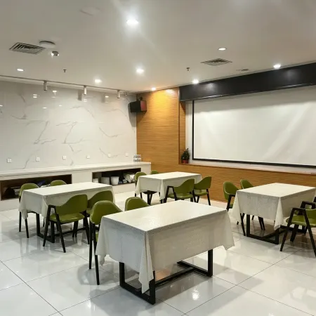 Zsmart Hotel (Xi'an Nanshaomen Subway Station Honghui Hospital) Отели рядом с достопримечательностью «Станция метро Nanshaomen»