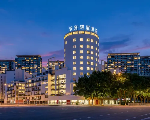 Leqi Light House Hotel (Yiwu International Trade City Binwang Night Market Pedestrian Street Branch) Hotels near Luobinwang Park