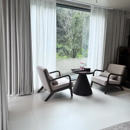 Linshanqi Homestay (Mount Fanjing Scenic Area East Gate)
