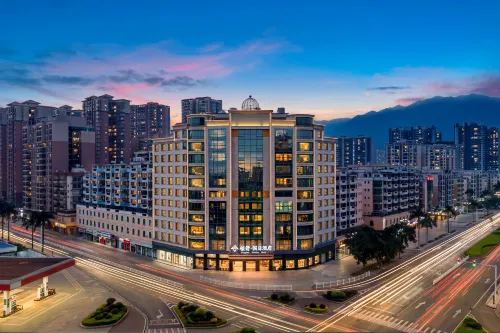 Lingjian Holiday Hotel (Qingyuan Gu Long Xia Wanda Plaza)