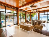 Phi Phi Long Beach Resort & Villa Hoteles cerca de Cueva del Vikingo
