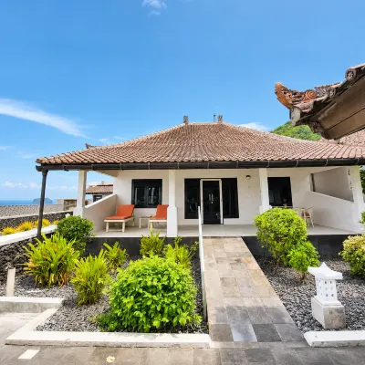 Bugbug Beach Resort: 2 Bedrooms Bungalow Hotel berhampiran Pantai White Sand