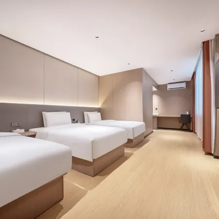 Tongyue Four Seasons Hotel (Lintong Huaqing Pool Subway Station)