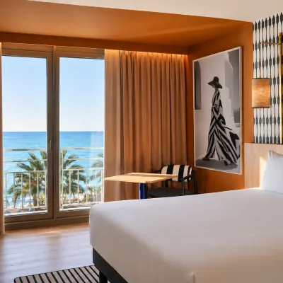 Mercure Nice Promenade des Anglais Hotels near Nice-Ville Train Station