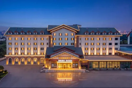 Huangting International Hot Spring Hotel (Changbaishan Railway Station Erdao Baihe) - مسبح