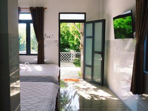 Hai An Homestay - Garden by the Beach