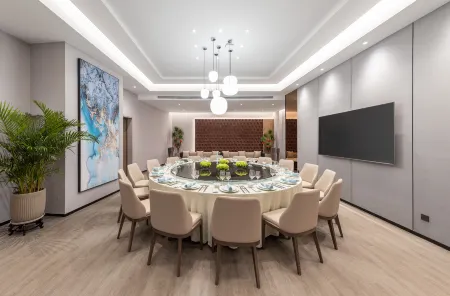 Howard Johnson Dongqian Lake  Plaza Ningbo（Erling Mountain Hot Spring） Отели рядом с достопримечательностью «Erlingshan Hot Spring»