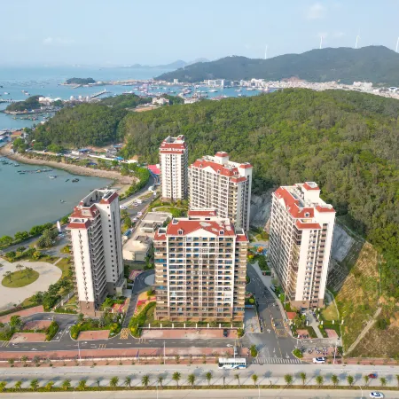 Fengyue Four Seasons Apartment Hotel (Yangjiang Hailing Island North Luowan Branch)