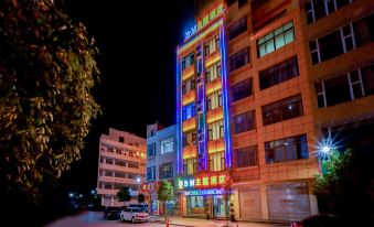 Qujing Yilu has your B.M theme hotel