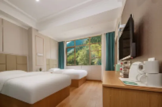 Yayajiang Xueyu Qingcheng Hotel