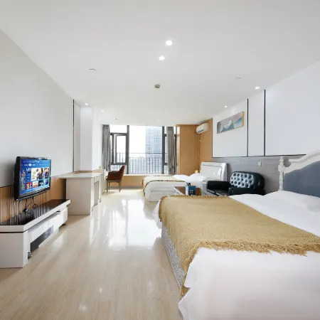 Chengdu Elegant Light Luxury Holiday Apartment